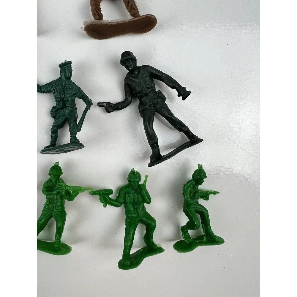 Lot Of 40 Plastic Small Army Men Figures Figurines Brown Dark Green Mixed Lot